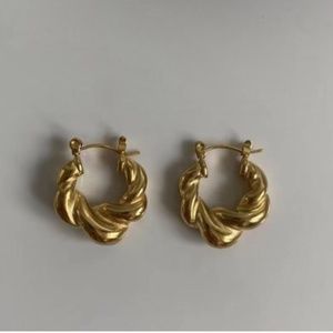 Non tarnished gold earrings